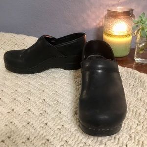 Dansko Professional Clog. Oiled Black Leather.